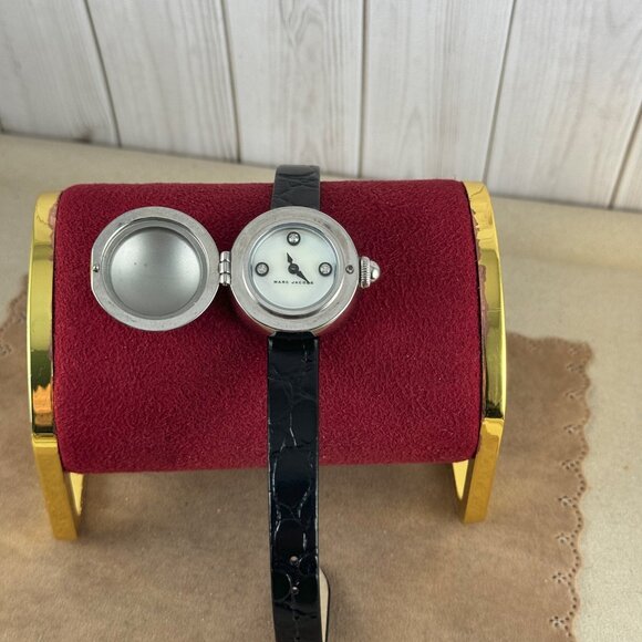 Marc Jacobs Silver Dome Crystal Watch 1 inch in diameter 8.5 inch black strap - Picture 10 of 11